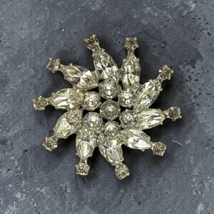 Vintage Weiss Rhinestone Starburst Brooch Snowflake Clear Crystal Mid Century